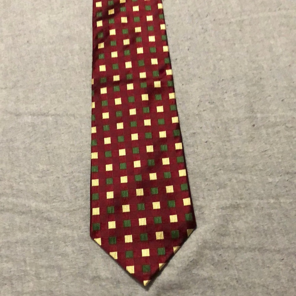 Paul Fredrick Burgundy Patterned 100%Silk Tie. Professional Executive Attire.